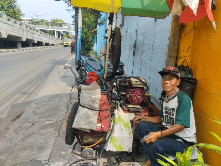 Sangat Ramah dan Mudah Bergaul Yang Membuat Usahanya Menjadi Ramai