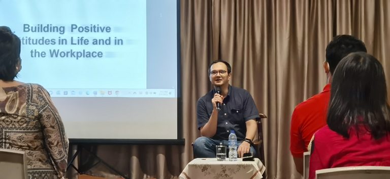 Seminar untuk guru sekolah Tri Ratna