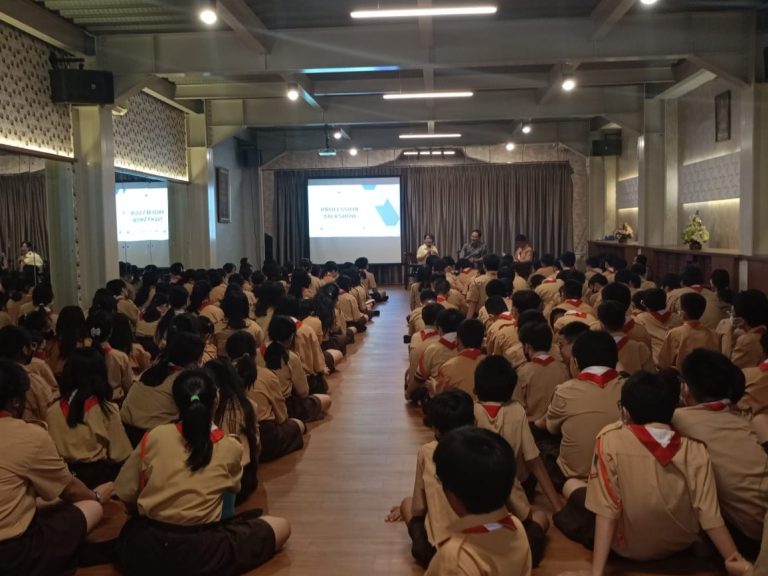 Pengenalan Profesi di SMP Tri Ratna