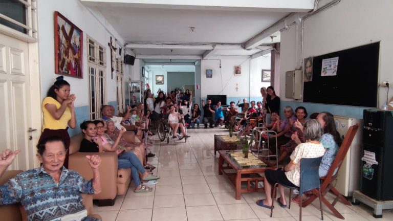 Menyapa Oma dan Opa