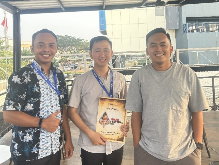Menggunakan Teknologi Untuk Pengembangan Usaha