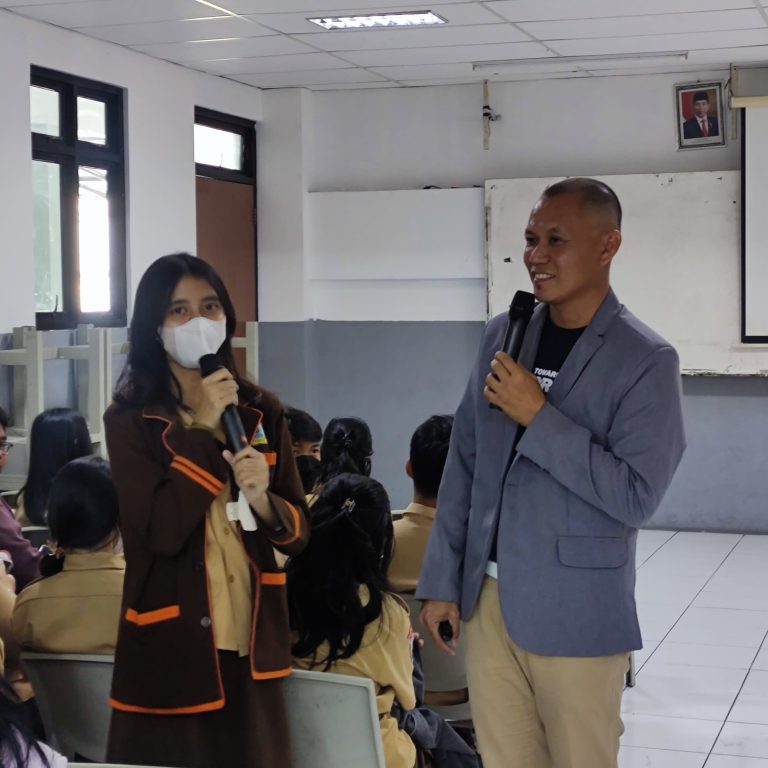 Perencanaan Bisnis Dorong Siswa Berpikir Kritis