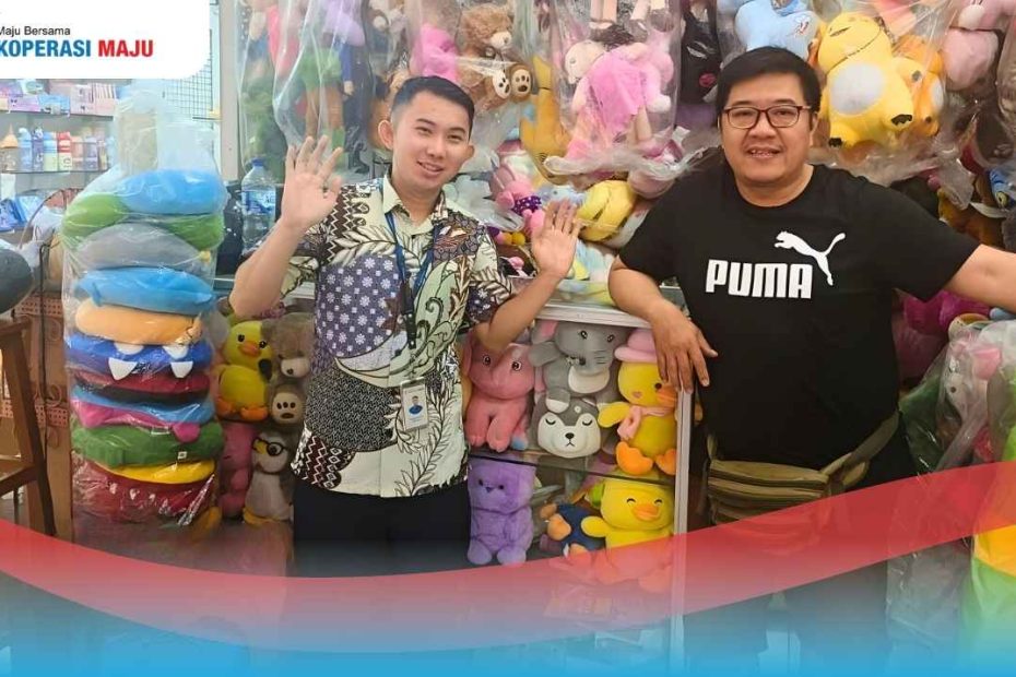 Bapak Njo Hendrik Wijaya bersama tim Koperasi Maju