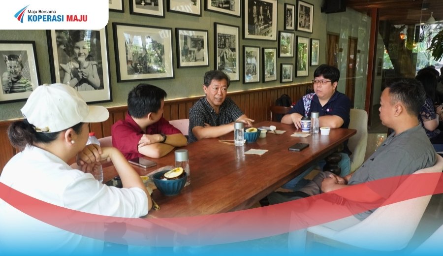 Suasana Kopdar Koeprasi Maju di Vilo Gelato