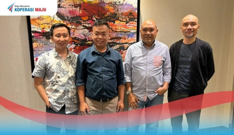 Foto tim Koperasi Maju bersama Miko Pudji Utomo, Founder Pasar Keliling