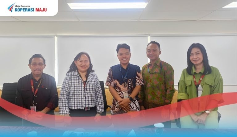 Foto bersama tim Koperasi Maju bersama perwakilan pihak Universitas Buddhi Dharma